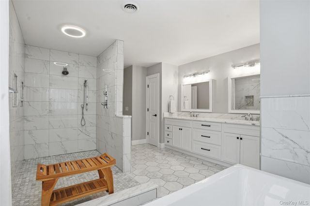 24 Heritage Court, Tuxedo Park, NY 10987