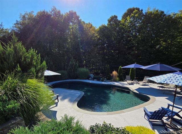 24 Heritage Court, Tuxedo Park, NY 10987