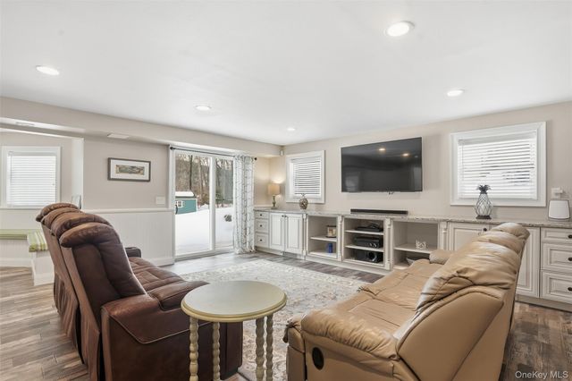 24 Heritage Court, Tuxedo Park, NY 10987