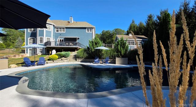 24 Heritage Court, Tuxedo Park, NY 10987