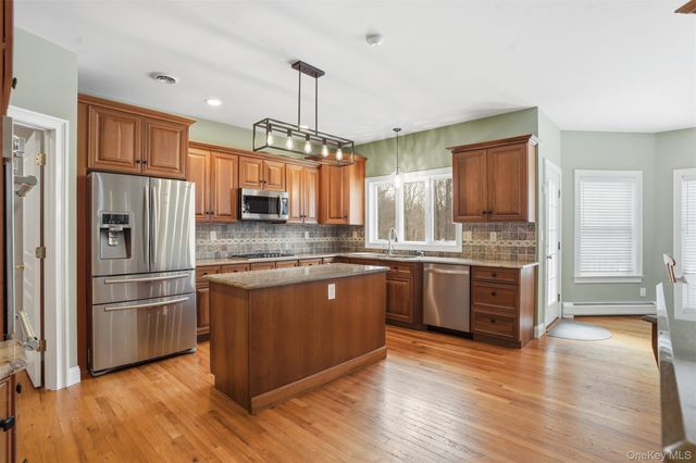 24 Heritage Court, Tuxedo Park, NY 10987