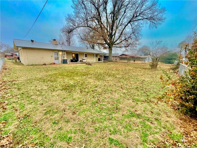 2002 Monticello Avenue, Springdale, AR 72762