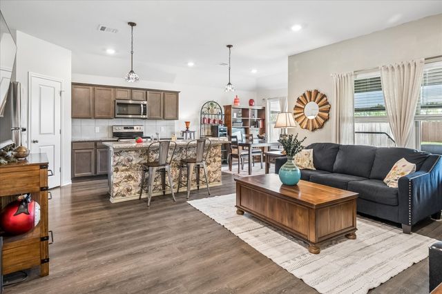 1934 Duskwood Drive, Lancaster, TX 75146