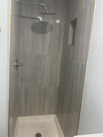 415 Shirleen Drive, Seabrook, TX 77586