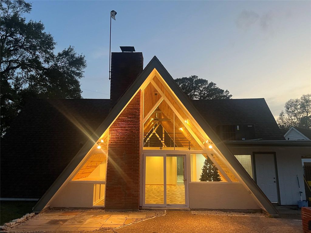 415 Shirleen Drive, Seabrook, TX 77586