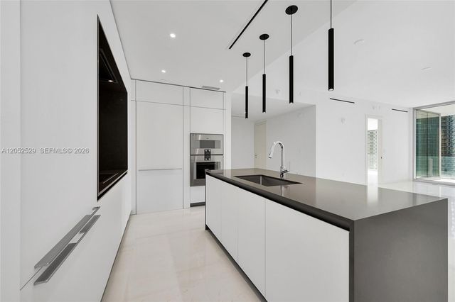300 Biscayne Boulevard Way 1705W, Miami, FL 33131