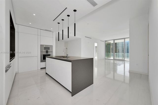 300 Biscayne Boulevard Way 1705W, Miami, FL 33131