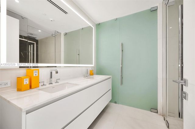 300 Biscayne Boulevard Way 1705W, Miami, FL 33131