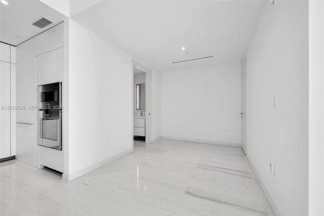 300 Biscayne Boulevard Way 1705W, Miami, FL 33131