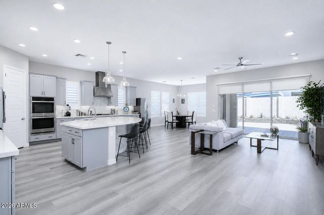 1540 E San Carlos Way, Gilbert, AZ 85298