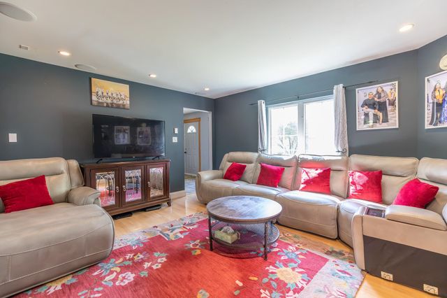 20 Wildwood Avenue, Claremont, NH 03743