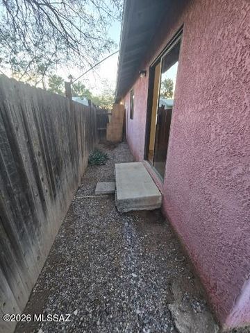 2784 N Columbus Boulevard, Tucson, AZ 85712