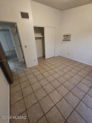 2784 N Columbus Boulevard, Tucson, AZ 85712