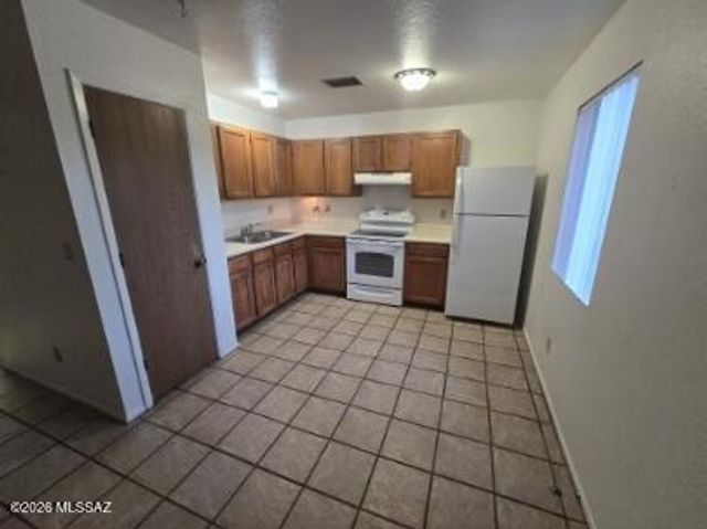 2784 N Columbus Boulevard, Tucson, AZ 85712
