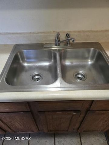 2784 N Columbus Boulevard, Tucson, AZ 85712