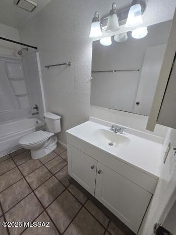 2784 N Columbus Boulevard, Tucson, AZ 85712