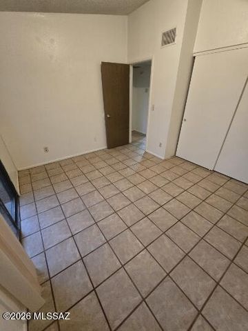 2784 N Columbus Boulevard, Tucson, AZ 85712