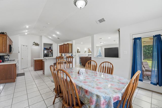 10210 S State Highway 123, Seguin, TX 78155
