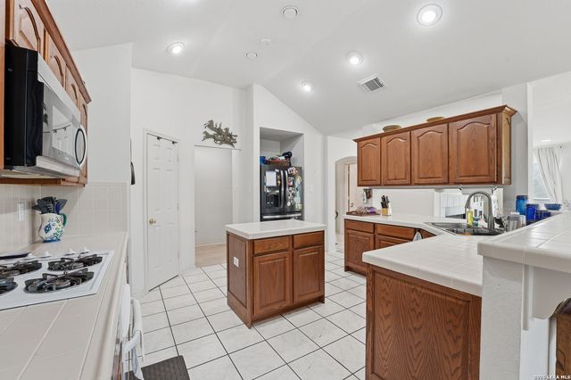10210 S State Highway 123, Seguin, TX 78155