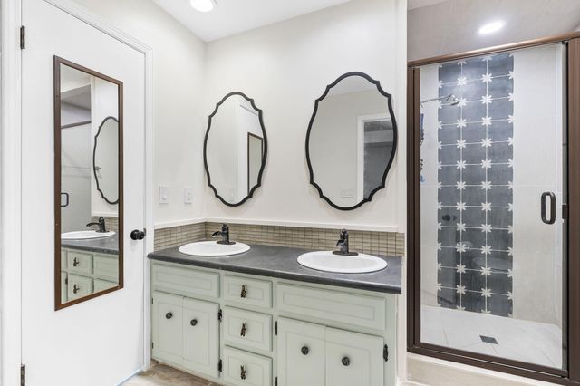 2207 Cardinal Street, Springfield, MO 65804