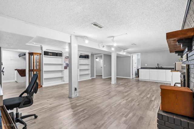 2207 Cardinal Street, Springfield, MO 65804