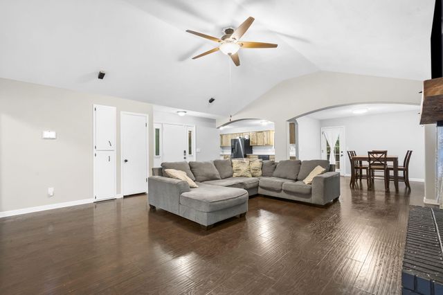 2207 Cardinal Street, Springfield, MO 65804