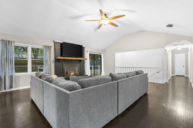 2207 Cardinal Street, Springfield, MO 65804