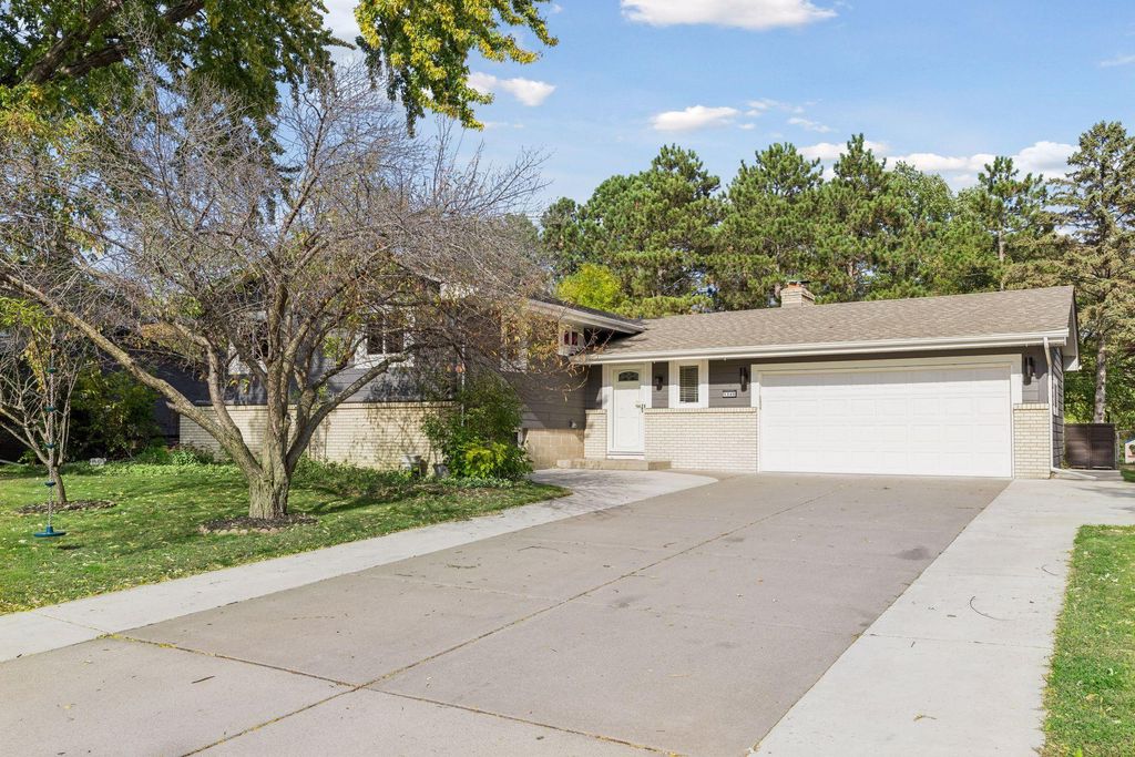 1349 Cedarwood Drive, Woodbury, MN 55125 — exterior