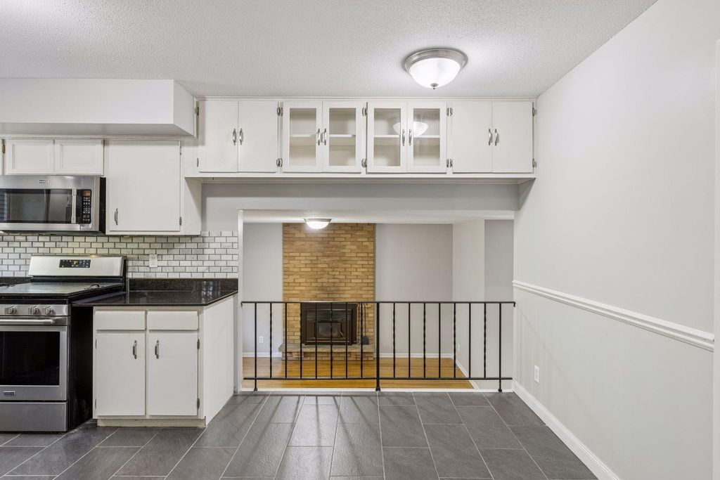1349 Cedarwood Drive, Woodbury, MN 55125 — photo 4