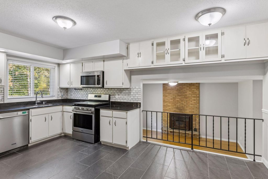 1349 Cedarwood Drive, Woodbury, MN 55125 — photo 5