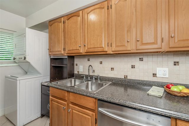 501 E BAY DRIVE 702, Largo, FL 33770