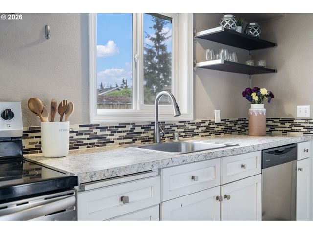 720 32ND Ave, Longview, WA 98632