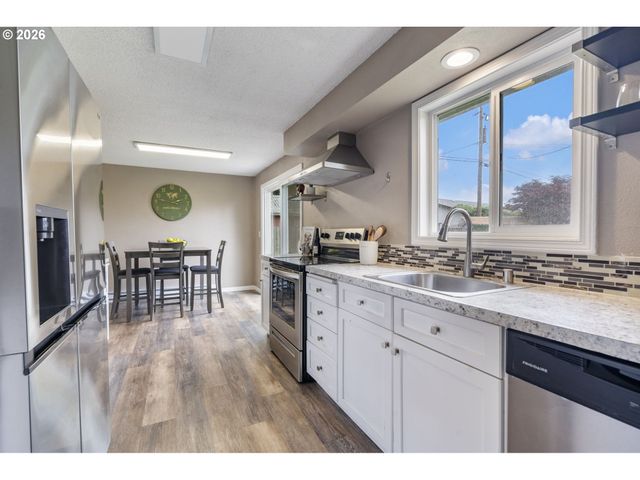 720 32ND Ave, Longview, WA 98632