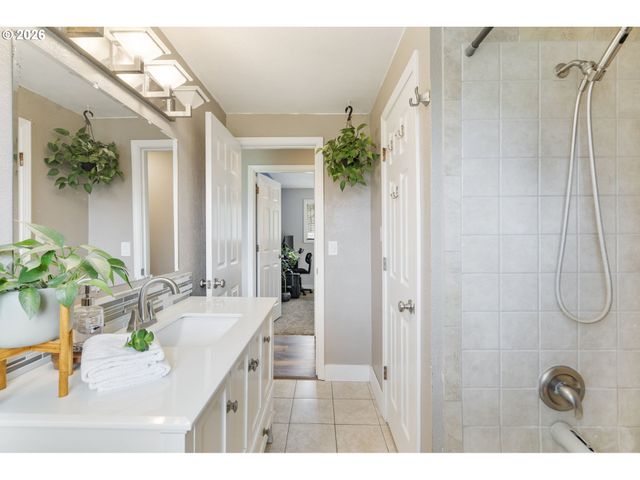 720 32ND Ave, Longview, WA 98632
