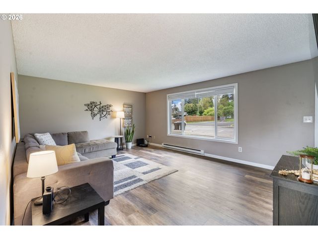720 32ND Ave, Longview, WA 98632