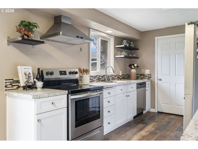 720 32ND Ave, Longview, WA 98632