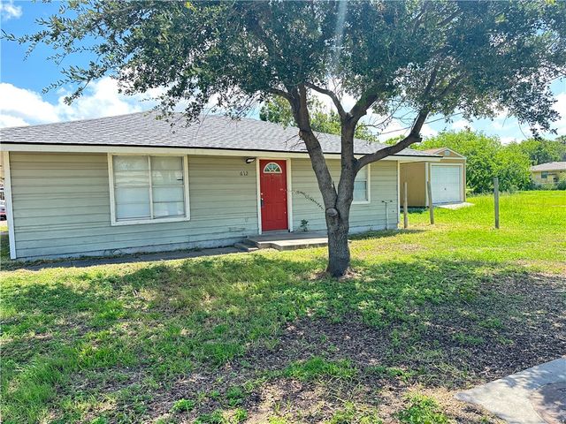 612 North St, Gregory, TX 78359