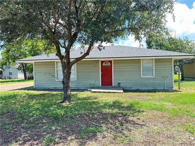 612 North St, Gregory, TX 78359