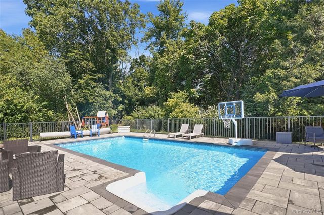 83 Harth Drive, New Windsor, NY 12553