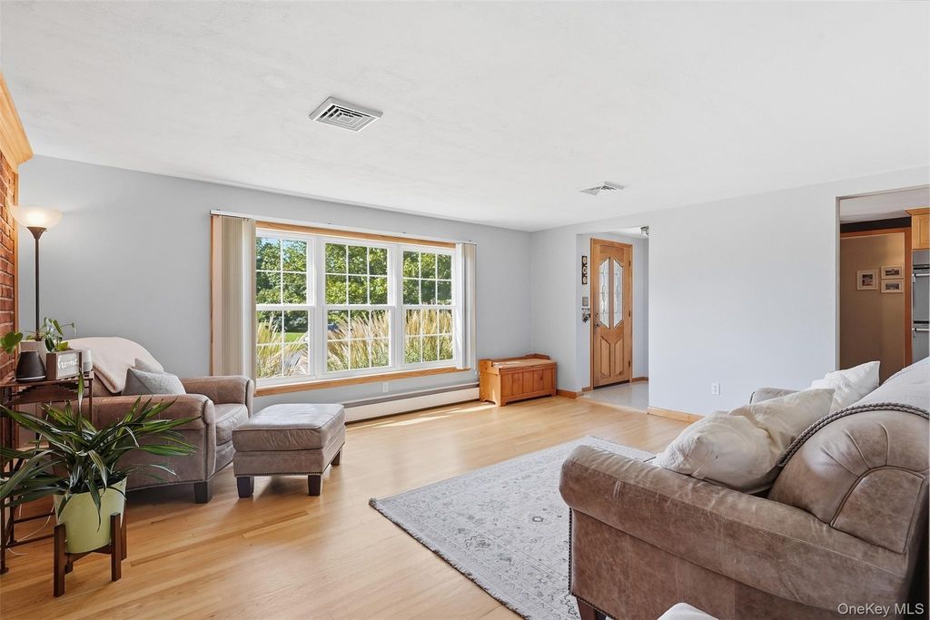 83 Harth Drive, New Windsor, NY 12553 — photo 4