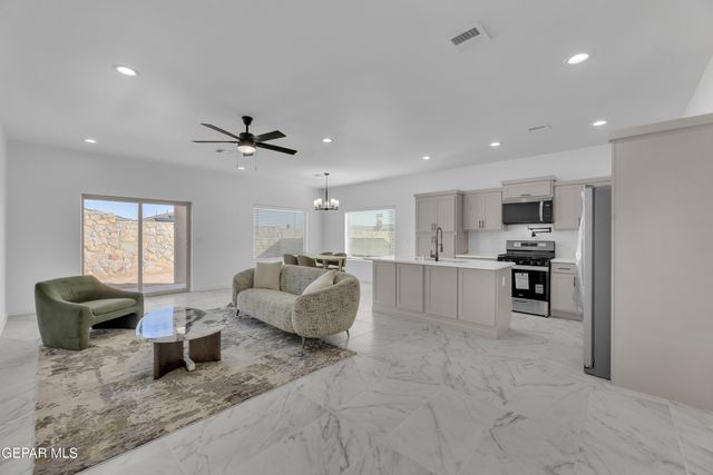 1200 Night Sky Street, Horizon City, TX 79928