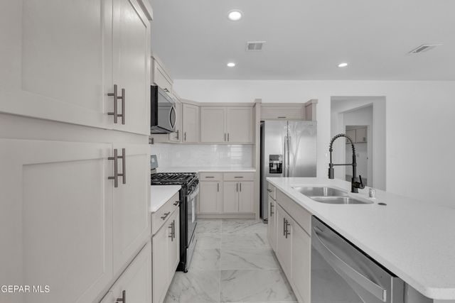 1200 Night Sky Street, Horizon City, TX 79928