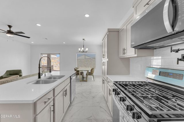 1200 Night Sky Street, Horizon City, TX 79928