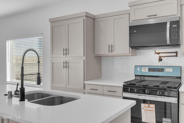 1200 Night Sky Street, Horizon City, TX 79928