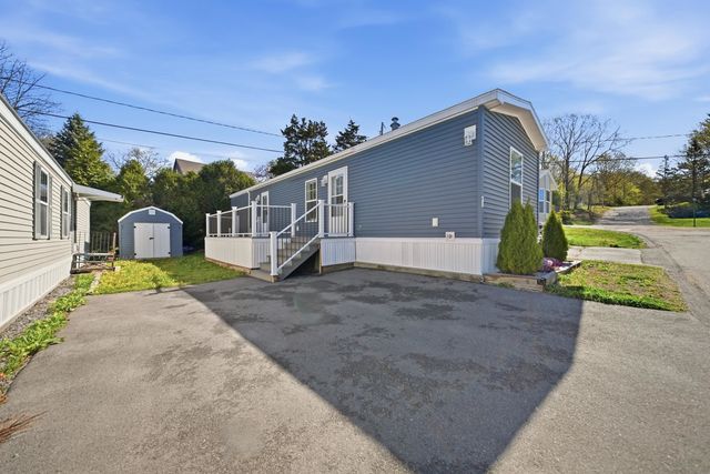 20 Amherst Road, Newmarket, NH 03857