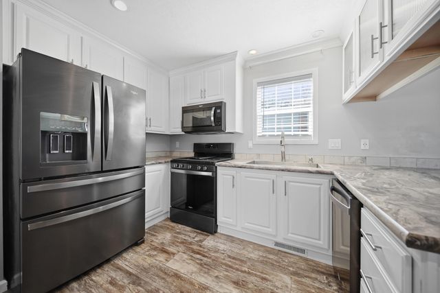 20 Amherst Road, Newmarket, NH 03857