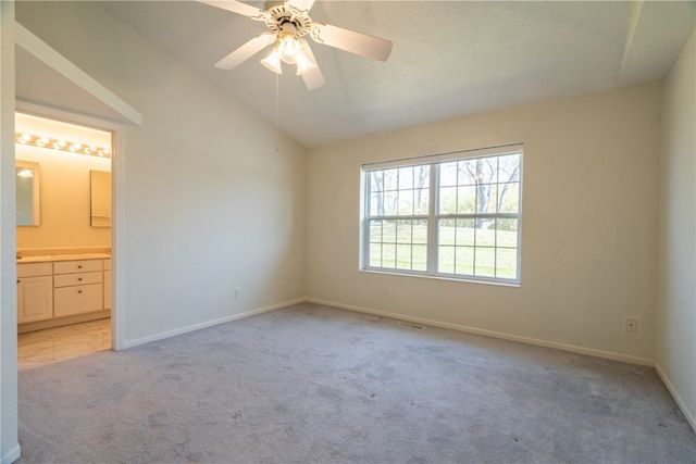 3900 Deer Valley Drive B, Marion, IA 52302