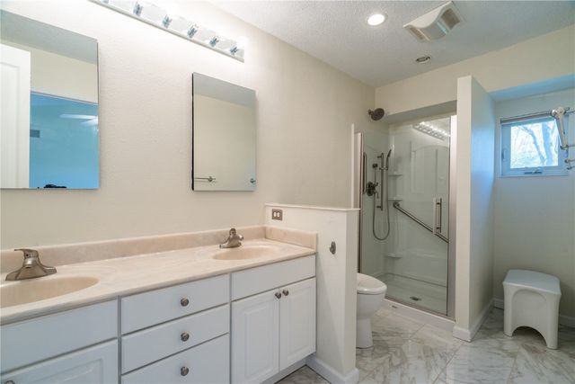 3900 Deer Valley Drive B, Marion, IA 52302