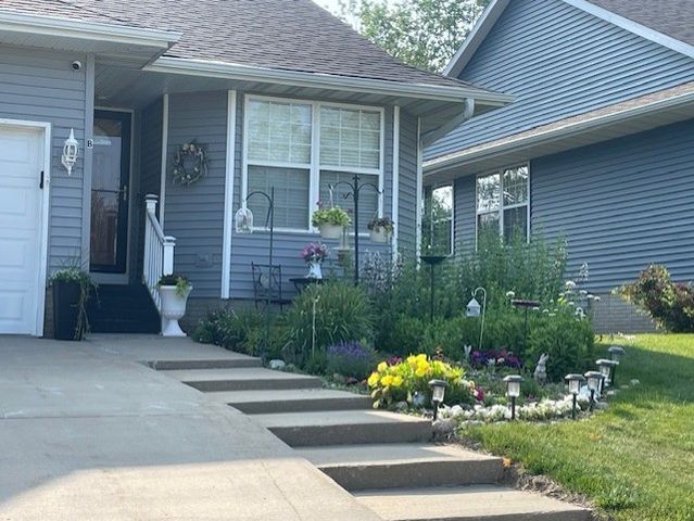 3900 Deer Valley Drive B, Marion, IA 52302