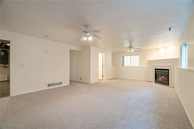 3900 Deer Valley Drive B, Marion, IA 52302